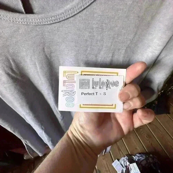 Lularoe small pearl grey Perfect T. NWT yummy cotton ,, poly, spandex - Picture 3 of 8